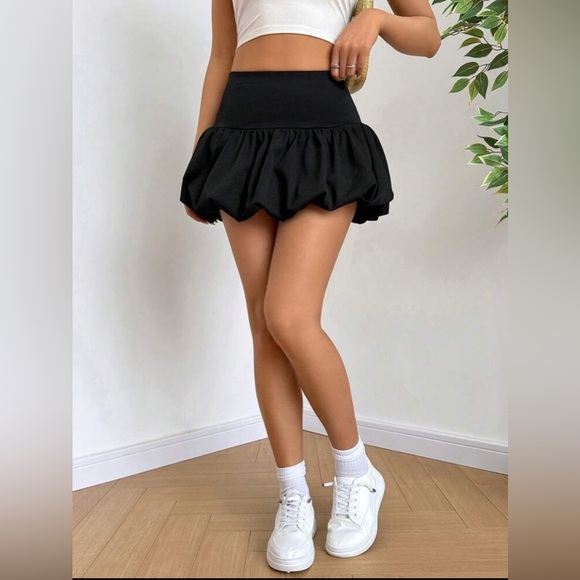 Black Ruffled Clutch - Picture 4 of 6